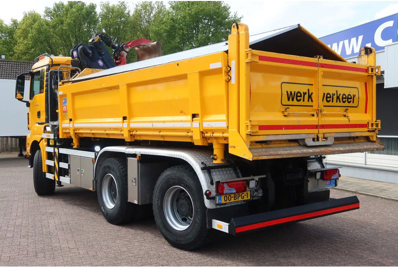 MAN TGS 33.420 2 Zijdige kipper + kraan 6x6 Stuur as - شاحنة كرين: صور 3 MAN TGS 33.420 2 Zijdige kipper + kraan 6x6 Stuur as - شاحنة كرين: صور 3
