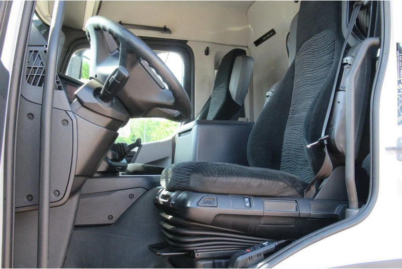 Mercedes-Benz Antos 1833 L - شاحنة جرار: صور 5 Mercedes-Benz Antos 1833 L - شاحنة جرار: صور 5