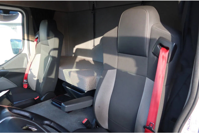 Renault D250 Bakwagen + Laadklep Deuren - بصندوق مغلق شاحنة: صور 5 Renault D250 Bakwagen + Laadklep Deuren - بصندوق مغلق شاحنة: صور 5