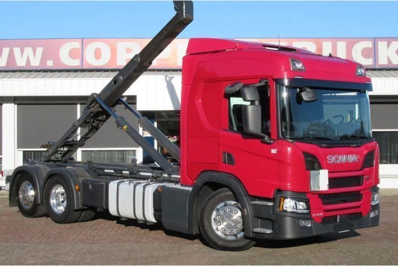 Scania P450 6x2 Euro 6 - شاحنة ذات الخطاف: صور 2 Scania P450 6x2 Euro 6 - شاحنة ذات الخطاف: صور 2