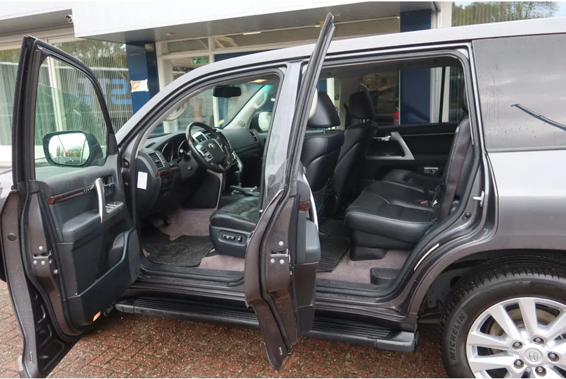 Toyota Land Cruiser V8 200 V8. 4.5D Executive. 7 Persoons. Luchtvering. Marge voertuig - سيارة: صور 3 Toyota Land Cruiser V8 200 V8. 4.5D Executive. 7 Persoons. Luchtvering. Marge voertuig - سيارة: صور 3