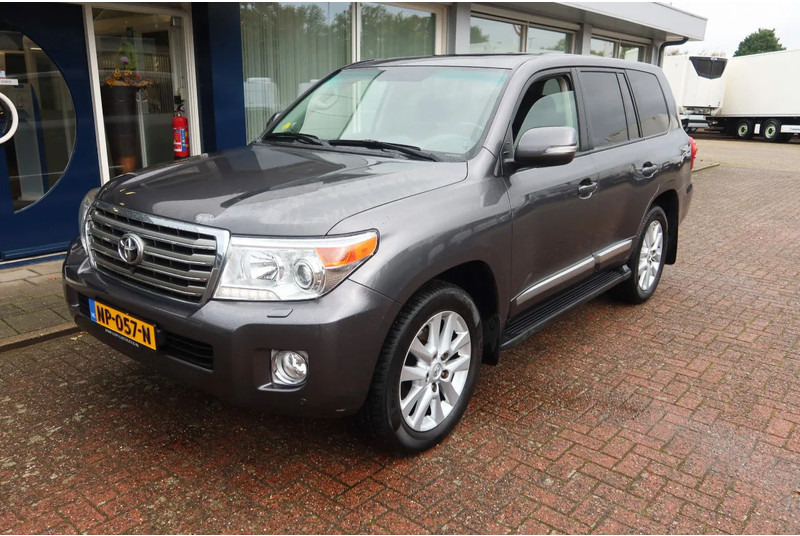 Toyota Land Cruiser V8 200 V8. 4.5D Executive. 7 Persoons. Luchtvering. Marge voertuig - سيارة: صور 1 Toyota Land Cruiser V8 200 V8. 4.5D Executive. 7 Persoons. Luchtvering. Marge voertuig - سيارة: صور 1