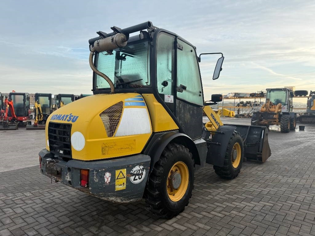 Komatsu WA 70-5 - اللودر بعجل: صور 5 Komatsu WA 70-5 - اللودر بعجل: صور 5