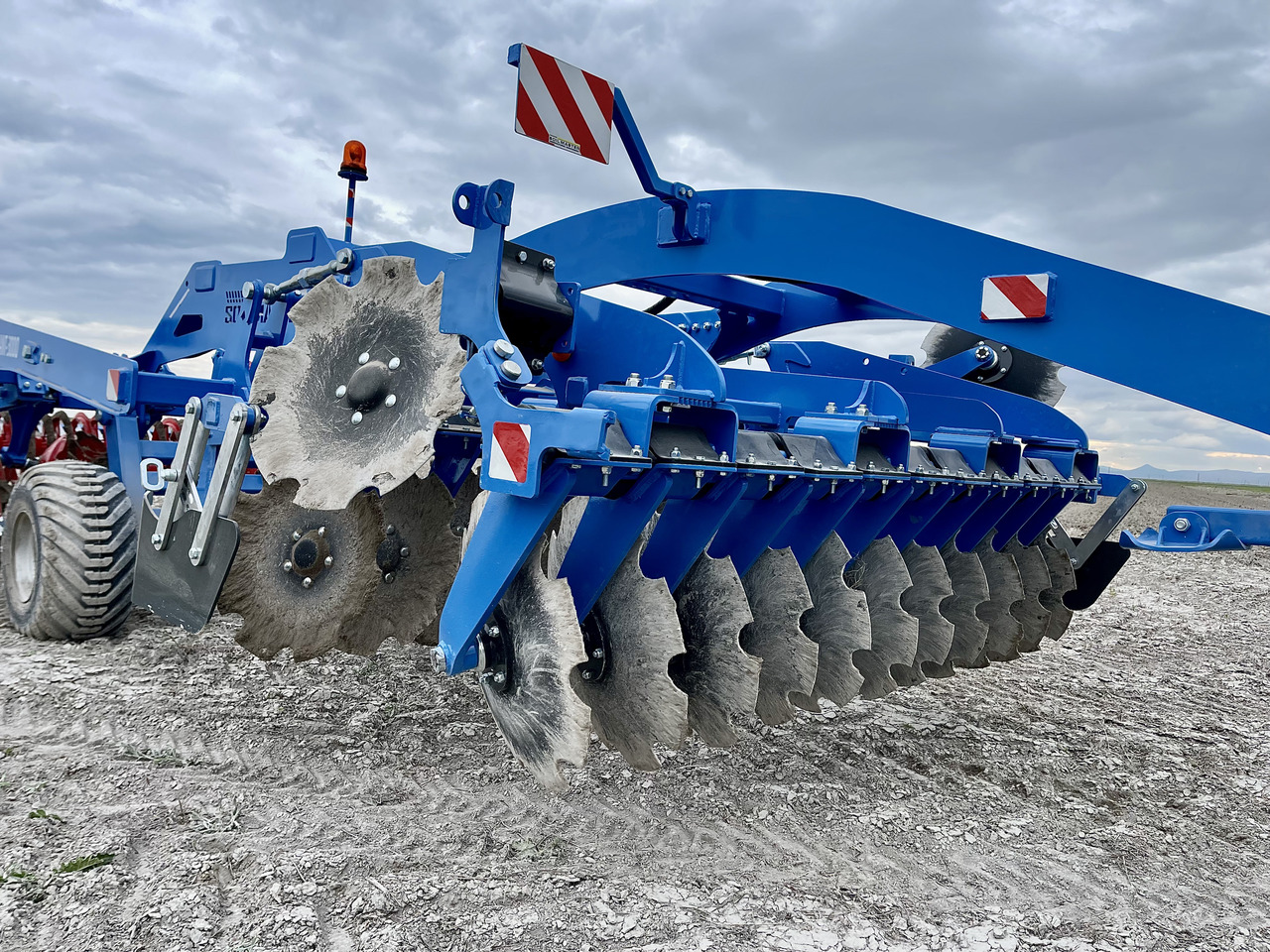 SOIL MASTER _DOMINANT SERIES TRAILED TYPE COMBINE TILLAGE MACHINE - قرص مسلفة: صور 5 SOIL MASTER _DOMINANT SERIES TRAILED TYPE COMBINE TILLAGE MACHINE - قرص مسلفة: صور 5