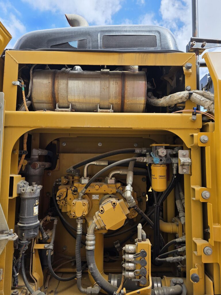 CAT 323FL - حفارات زحافة: صور 4 CAT 323FL - حفارات زحافة: صور 4