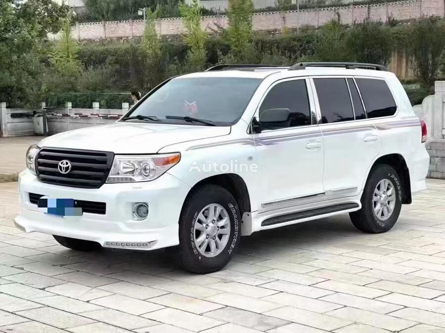 Toyota Land Cruiser - سيارة دفع رباعي: صور 1 Toyota Land Cruiser - سيارة دفع رباعي: صور 1