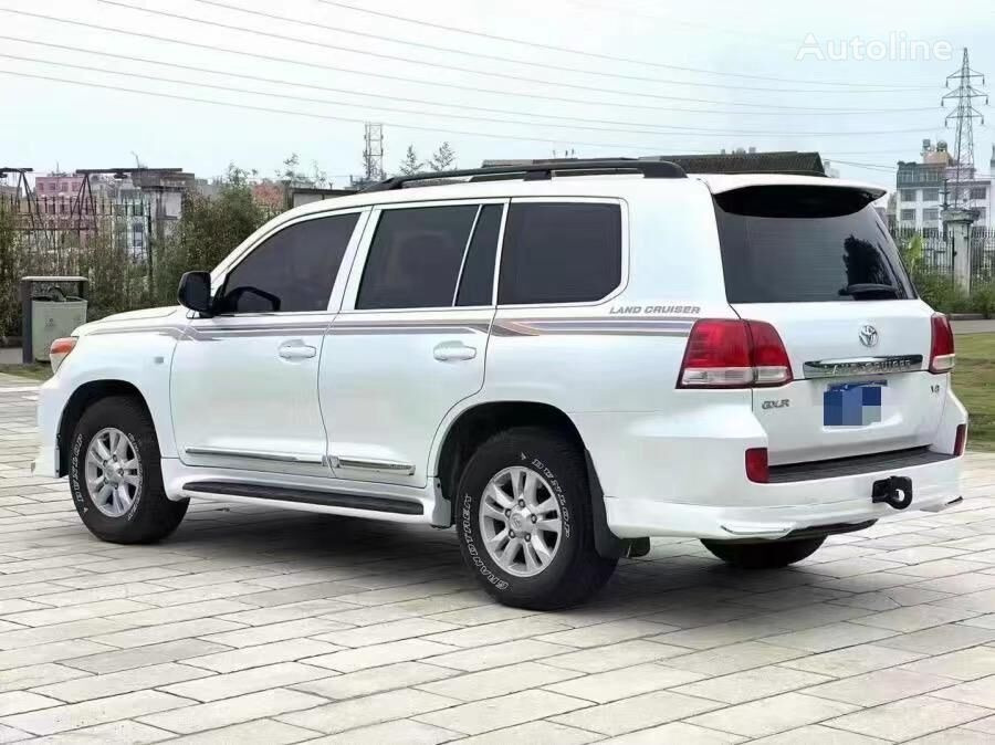Toyota Land Cruiser - سيارة دفع رباعي: صور 2 Toyota Land Cruiser - سيارة دفع رباعي: صور 2