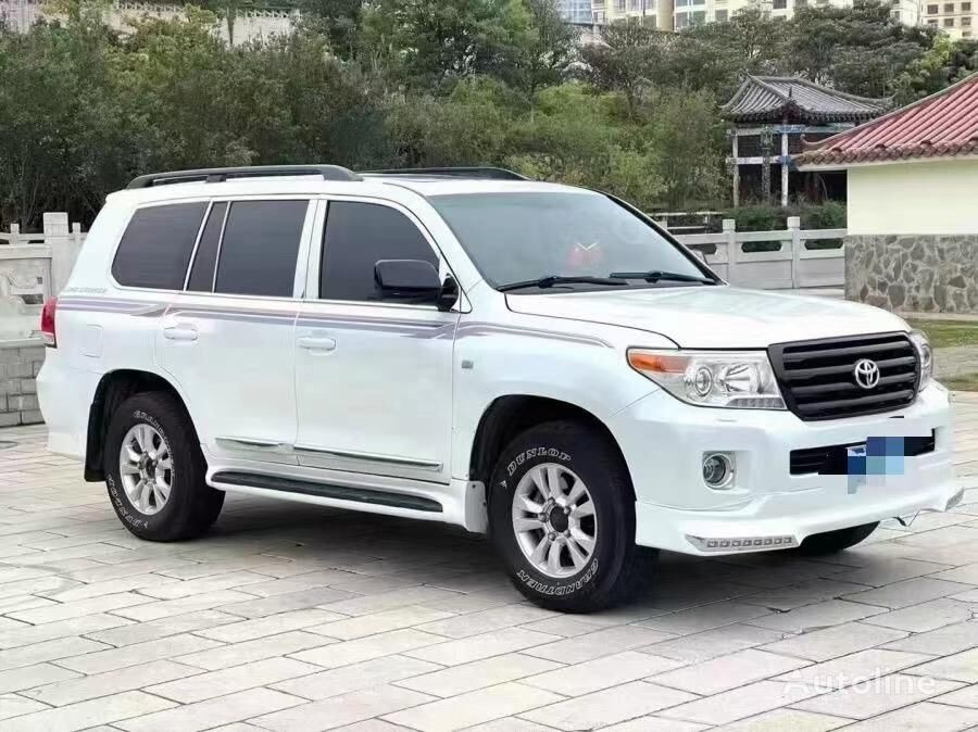 Toyota Land Cruiser - سيارة دفع رباعي: صور 1 Toyota Land Cruiser - سيارة دفع رباعي: صور 1