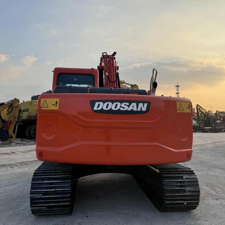 14 Ton Original Korea Used Doosan DX140LC-9c DX 140 150 225 300 Hydraulic Crawler Excavators in Good Condition Doosan140 - حفارة: صور 4 14 Ton Original Korea Used Doosan DX140LC-9c DX 140 150 225 300 Hydraulic Crawler Excavators in Good Condition Doosan140 - حفارة: صور 4