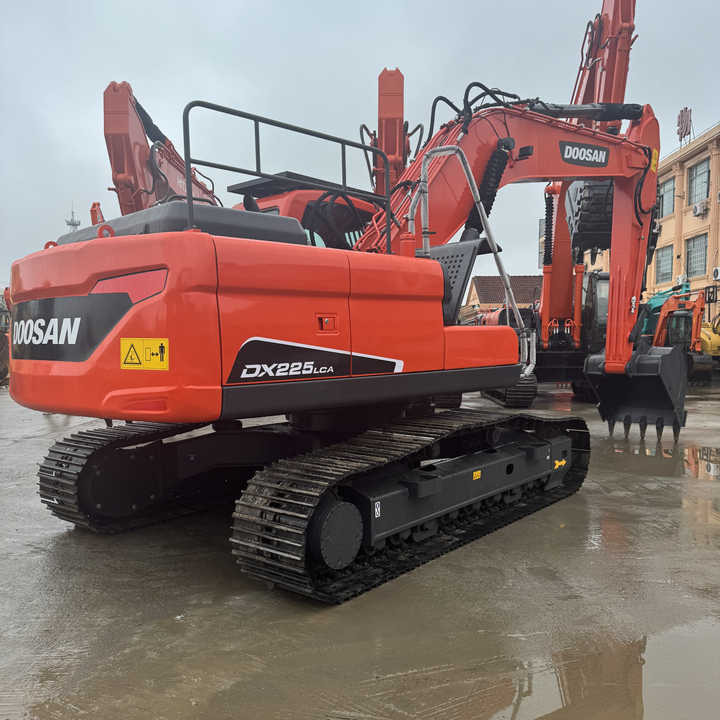22 Tons Excavator Original Doosan Dx225LCA Crawler Digger Secondhand Used Good Condition Doosan Hydraulic Excavator on Sale - حفارات زحافة: صور 1 22 Tons Excavator Original Doosan Dx225LCA Crawler Digger Secondhand Used Good Condition Doosan Hydraulic Excavator on Sale - حفارات زحافة: صور 1