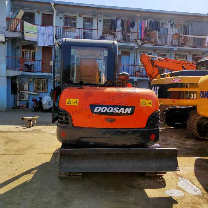 Awesome Performance Korea Imported Small Scale Used Doosan Dh60 Excavator - حفارات زحافة: صور 3 Awesome Performance Korea Imported Small Scale Used Doosan Dh60 Excavator - حفارات زحافة: صور 3