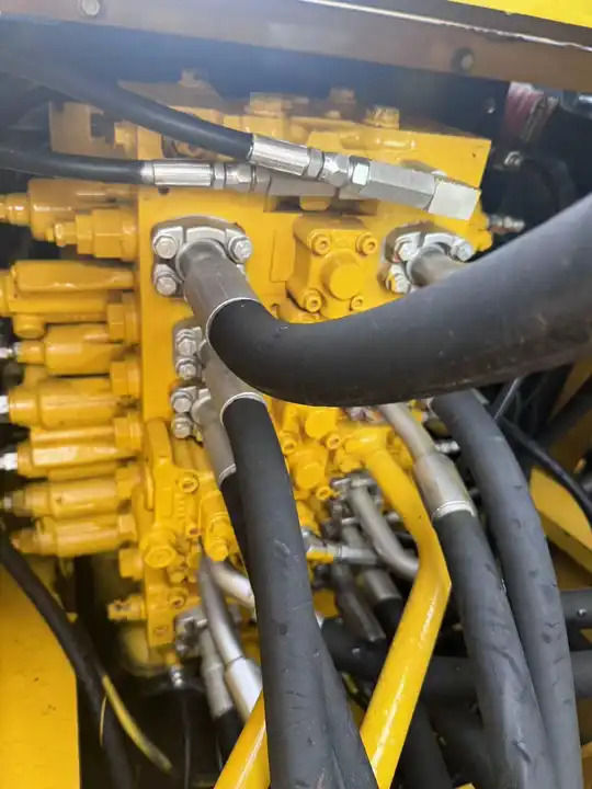 Cheap Used Japan Komatsu PC200-7 PC300 PC350-7 Excavator Used Komatsu 20 Ton Excavator Price PC200 - حفارة: صور 5 Cheap Used Japan Komatsu PC200-7 PC300 PC350-7 Excavator Used Komatsu 20 Ton Excavator Price PC200 - حفارة: صور 5