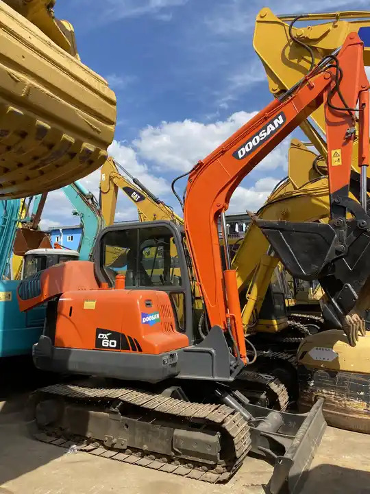 High Quality Hot Sale Used 6t Mini Excavator Original Korea Doosan Used Excavators Doosan Dx60 With Good Performance - حفارات زحافة: صور 5 High Quality Hot Sale Used 6t Mini Excavator Original Korea Doosan Used Excavators Doosan Dx60 With Good Performance - حفارات زحافة: صور 5