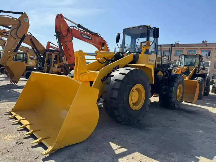 High Quality Used 7 Ton Heavy Front Loader Komatsu Wa470 Good Price Japan Made Tire Loader - اللودر بعجل: صور 2 High Quality Used 7 Ton Heavy Front Loader Komatsu Wa470 Good Price Japan Made Tire Loader - اللودر بعجل: صور 2