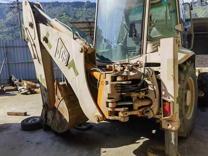 Hot sale Backhoe loader JCB 3CX 4*4 tlb loader UKmade, used cheap JCB 3CX retro loader and digger - حفار متعدد الاستخدام: صور 3 Hot sale Backhoe loader JCB 3CX 4*4 tlb loader UKmade, used cheap JCB 3CX retro loader and digger - حفار متعدد الاستخدام: صور 3