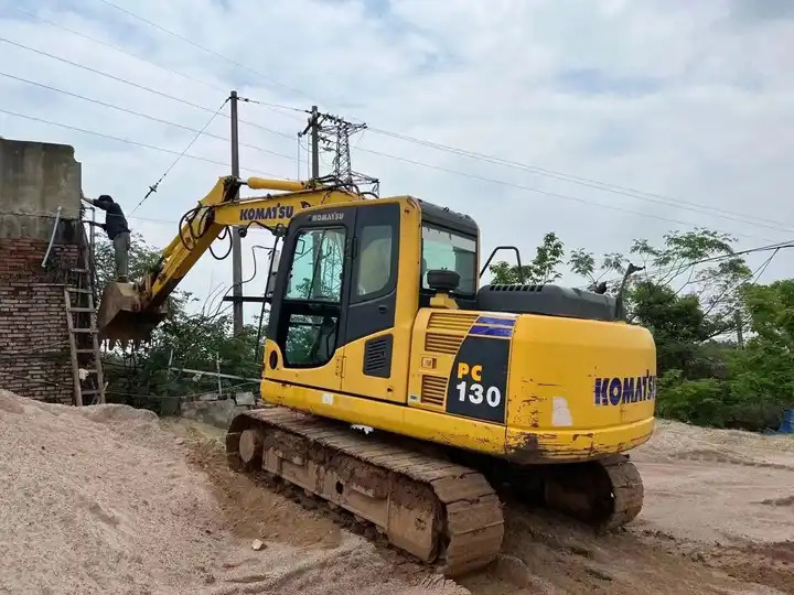 Hot sale used komatsu medium excavator PC130-7 /KOMATSU 130-7/ used japanese komatsu excavator 13 ton - حفارات زحافة: صور 3 Hot sale used komatsu medium excavator PC130-7 /KOMATSU 130-7/ used japanese komatsu excavator 13 ton - حفارات زحافة: صور 3