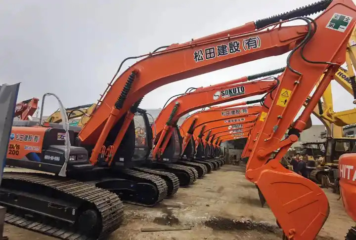 Japan Made Used Excavator Hitachi Ex200-1,Ex200 With Good Condition And Best Price Excavator Machine in Shanghai - حفارات زحافة: صور 2 Japan Made Used Excavator Hitachi Ex200-1,Ex200 With Good Condition And Best Price Excavator Machine in Shanghai - حفارات زحافة: صور 2