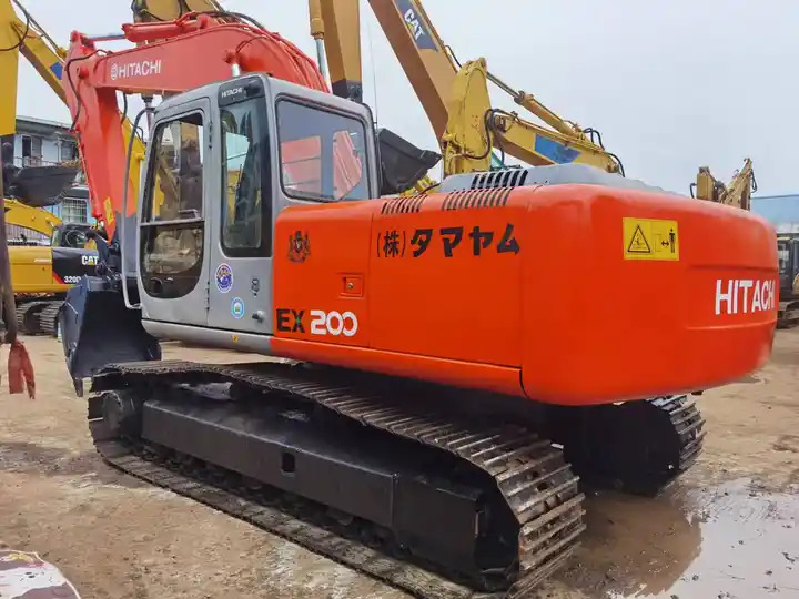 Japan Made Used Excavator Hitachi Ex200-1,Ex200 With Good Condition And Best Price Excavator Machine in Shanghai - حفارات زحافة: صور 5 Japan Made Used Excavator Hitachi Ex200-1,Ex200 With Good Condition And Best Price Excavator Machine in Shanghai - حفارات زحافة: صور 5