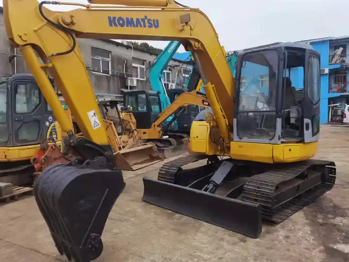 Japan Surplus Backhoe Excavator Komatsu Pc78us Pc60 Tracked Excavator With Blade Dozer For The Philippines in Shanghai - حفارات زحافة: صور 4 Japan Surplus Backhoe Excavator Komatsu Pc78us Pc60 Tracked Excavator With Blade Dozer For The Philippines in Shanghai - حفارات زحافة: صور 4