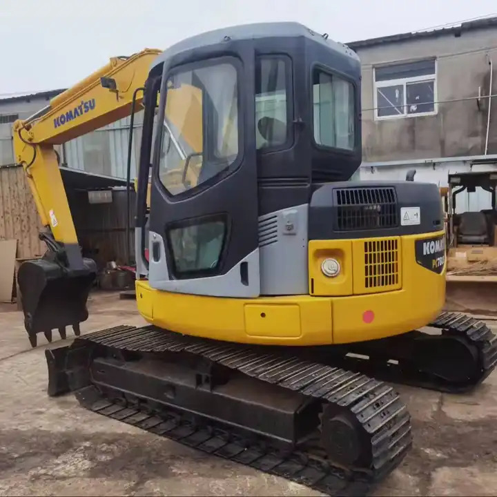 Japan Surplus Backhoe Excavator Komatsu Pc78us Pc60 Tracked Excavator With Blade Dozer For The Philippines in Shanghai - حفارات زحافة: صور 1 Japan Surplus Backhoe Excavator Komatsu Pc78us Pc60 Tracked Excavator With Blade Dozer For The Philippines in Shanghai - حفارات زحافة: صور 1