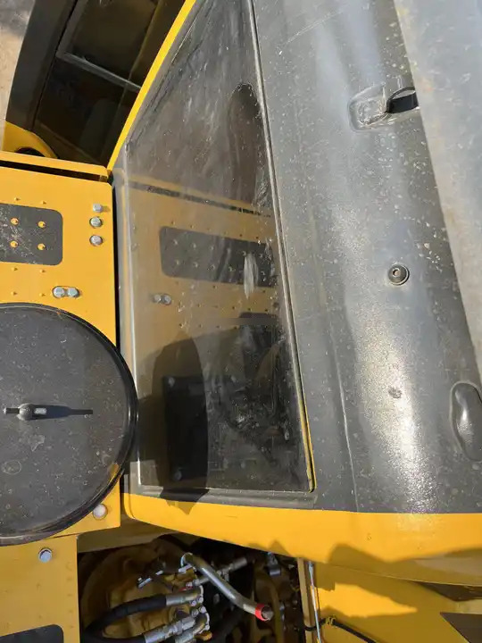 Original Design Pc200-8 Komatsu Used Excavator For Sale In Good Condition Original Paint 20 Ton Low Working Hours Factory Price - حفارة: صور 4 Original Design Pc200-8 Komatsu Used Excavator For Sale In Good Condition Original Paint 20 Ton Low Working Hours Factory Price - حفارة: صور 4