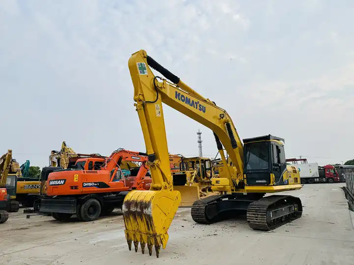 Original Japan Used Crawler Excavator Komatsu Pc200lc-7 Pc220lc-7 A/c Cabin In Shanghai - حفارات زحافة: صور 4 Original Japan Used Crawler Excavator Komatsu Pc200lc-7 Pc220lc-7 A/c Cabin In Shanghai - حفارات زحافة: صور 4