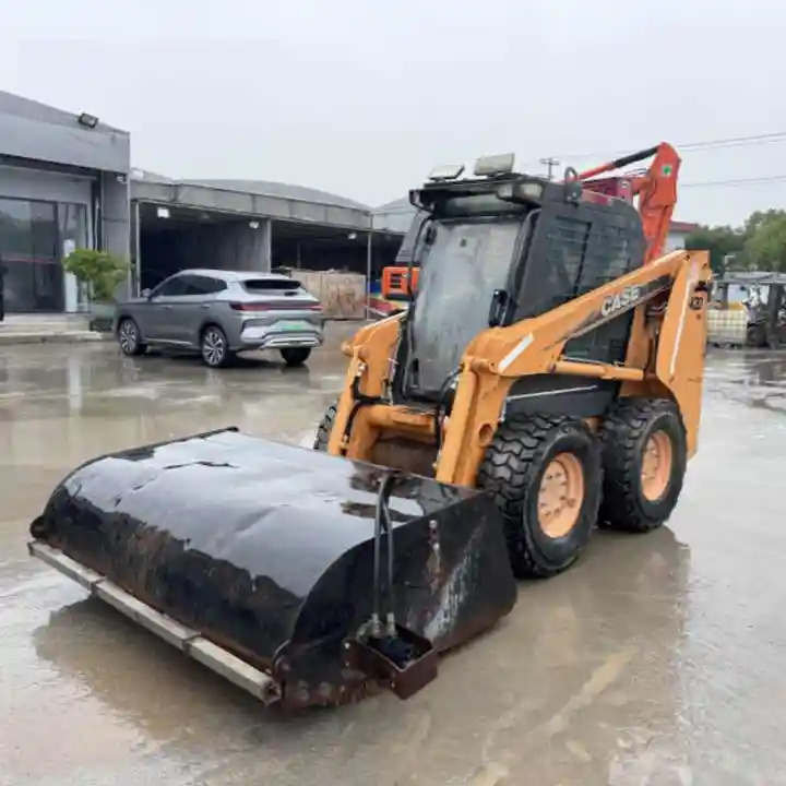 Original Second hand CASE skid steer loader 420 for sale compact skid steers loaders 440 430 420 in stock - شيول صغير: صور 2 Original Second hand CASE skid steer loader 420 for sale compact skid steers loaders 440 430 420 in stock - شيول صغير: صور 2