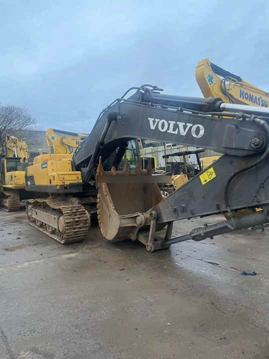Second hand Volvo excavator in good condition for sale - حفارات زحافة: صور 3 Second hand Volvo excavator in good condition for sale - حفارات زحافة: صور 3