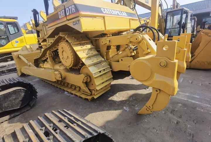 Used Bulldozers CAT D7R D8R with low price in Low Working Hour - بلدوزر: صور 5 Used Bulldozers CAT D7R D8R with low price in Low Working Hour - بلدوزر: صور 5