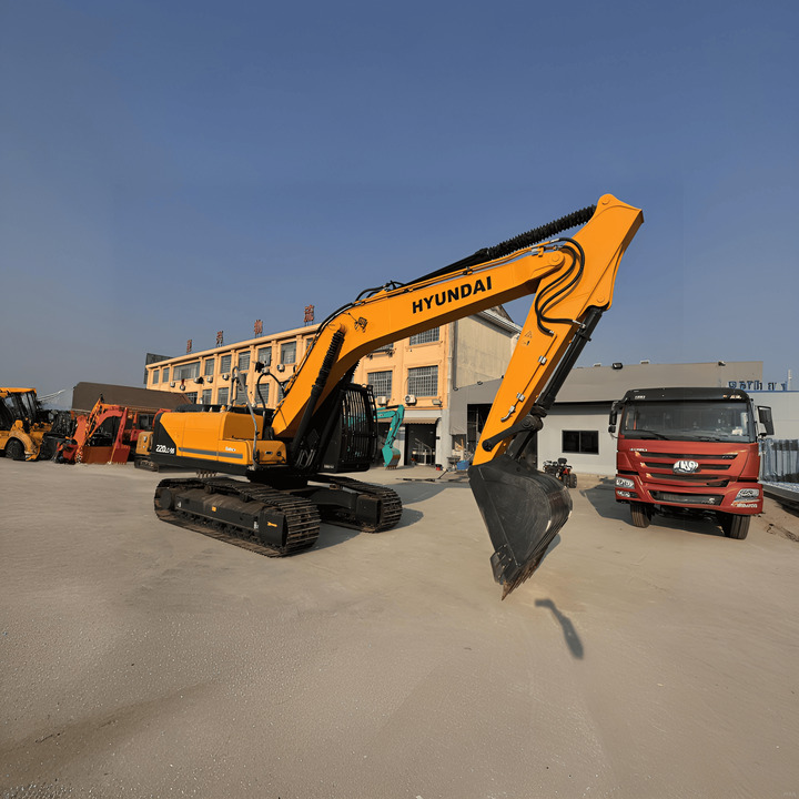 Used HYUNDAI ROBEX 220LC-9S Second Hand High Quality Low Price for Sale - حفارات زحافة: صور 1 Used HYUNDAI ROBEX 220LC-9S Second Hand High Quality Low Price for Sale - حفارات زحافة: صور 1
