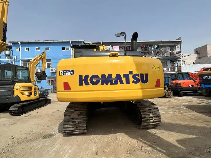 Used KOMATSU PC200-8 digger ,20ton komatsu pc200-8 excavator,komatsu pc200 original japan surplus in good condition - حفارات زحافة: صور 4 Used KOMATSU PC200-8 digger ,20ton komatsu pc200-8 excavator,komatsu pc200 original japan surplus in good condition - حفارات زحافة: صور 4