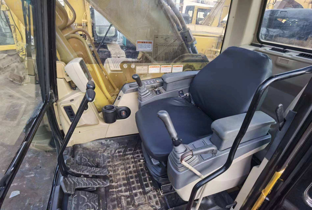 Used construction machinery 30Tons excavator Used CAT Excavator CAT 330C CAT 330CL - حفارات زحافة: صور 5 Used construction machinery 30Tons excavator Used CAT Excavator CAT 330C CAT 330CL - حفارات زحافة: صور 5