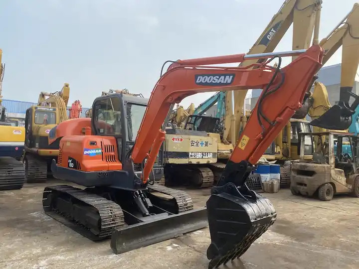Used doosan 6ton dx60 excavator on sale in stock - حفارات زحافة: صور 4 Used doosan 6ton dx60 excavator on sale in stock - حفارات زحافة: صور 4