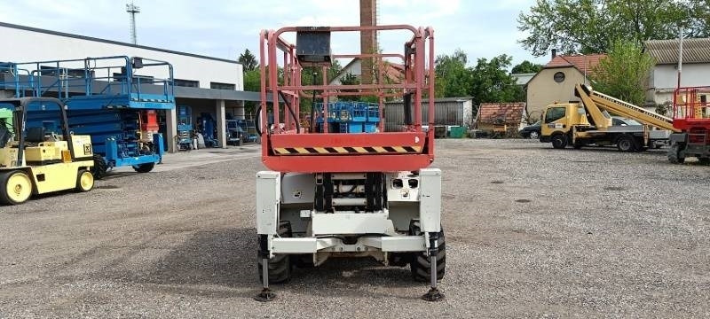 Haulotte Compact 10 DX - 4x4 - 10m - diesel - رافعات مقصية: صور 3 Haulotte Compact 10 DX - 4x4 - 10m - diesel - رافعات مقصية: صور 3
