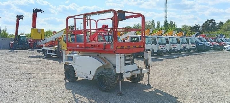 Haulotte Compact 10 DX - 4x4 - 10m - diesel - رافعات مقصية: صور 1 Haulotte Compact 10 DX - 4x4 - 10m - diesel - رافعات مقصية: صور 1