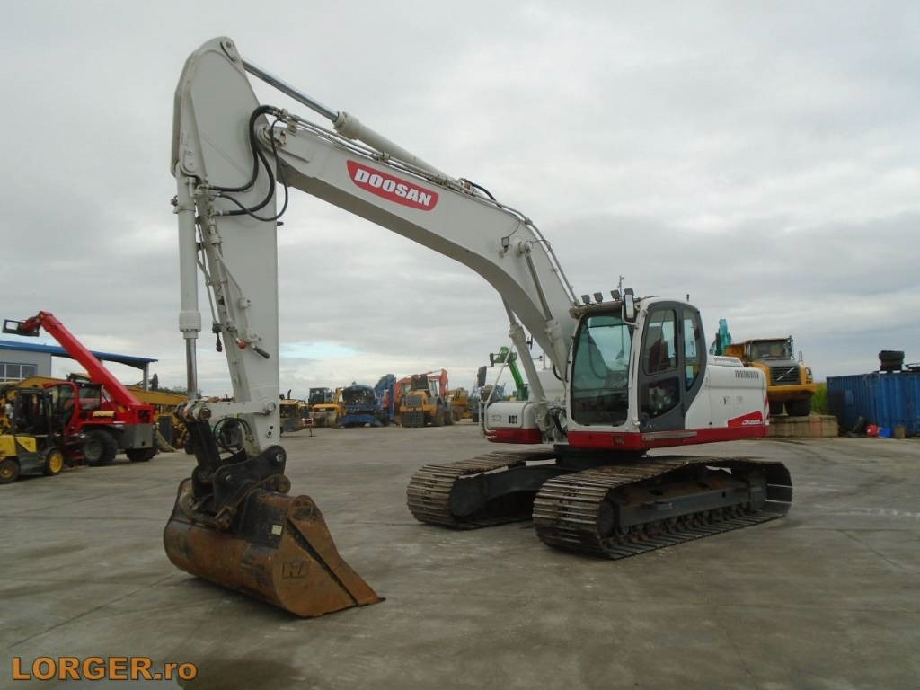 Doosan DX 225 LC with 18m long reach boom - حفارات زحافة: صور 2 Doosan DX 225 LC with 18m long reach boom - حفارات زحافة: صور 2