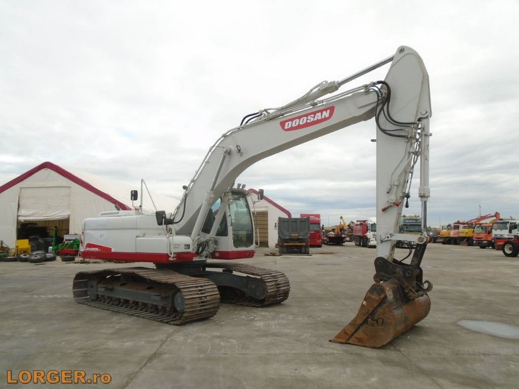 Doosan DX 225 LC with 18m long reach boom - حفارات زحافة: صور 5 Doosan DX 225 LC with 18m long reach boom - حفارات زحافة: صور 5