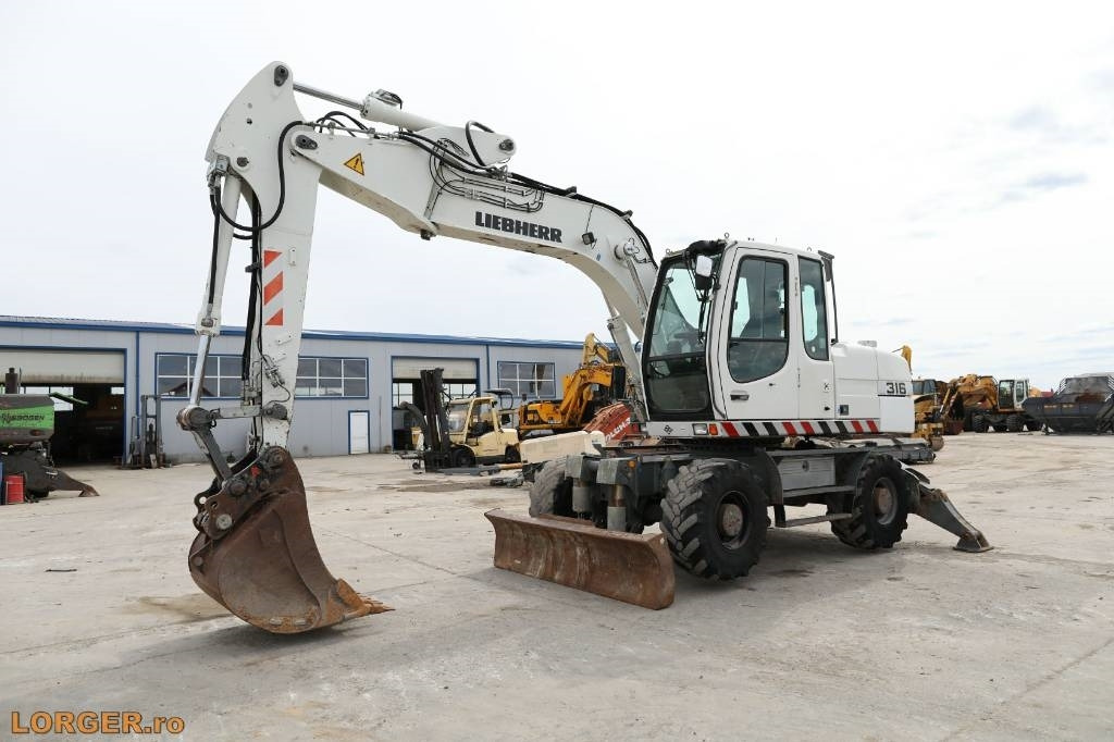 Liebherr A 316 Litronic - حفارة على عجلات: صور 5 Liebherr A 316 Litronic - حفارة على عجلات: صور 5