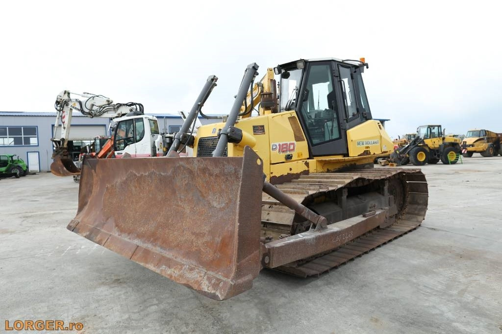 New Holland D 180 - بلدوزر: صور 4 New Holland D 180 - بلدوزر: صور 4