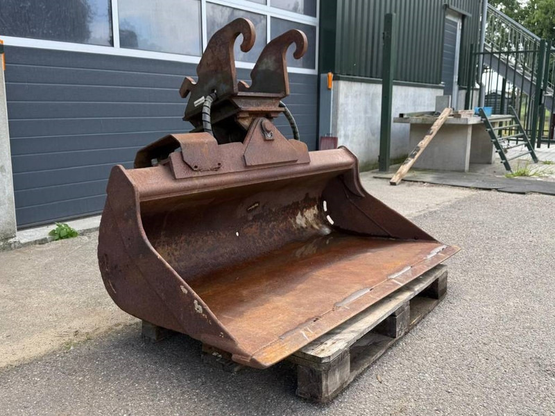Cangini Benne CW10 tiltbucket / schwenklöffel / kantelbak - بكت - آلات البناء: صور 2 Cangini Benne CW10 tiltbucket / schwenklöffel / kantelbak - بكت - آلات البناء: صور 2