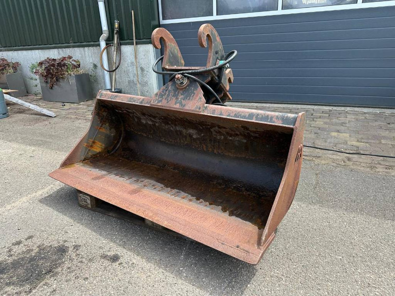 Pladdet CW10 tilt bucket / schwenklöffel / kantelbak graaf - بكت - آلات البناء: صور 1 Pladdet CW10 tilt bucket / schwenklöffel / kantelbak graaf - بكت - آلات البناء: صور 1