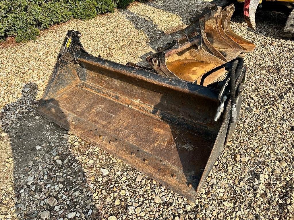 حفارة مصغرة CAT 304.5 E2 XTC: صور 20