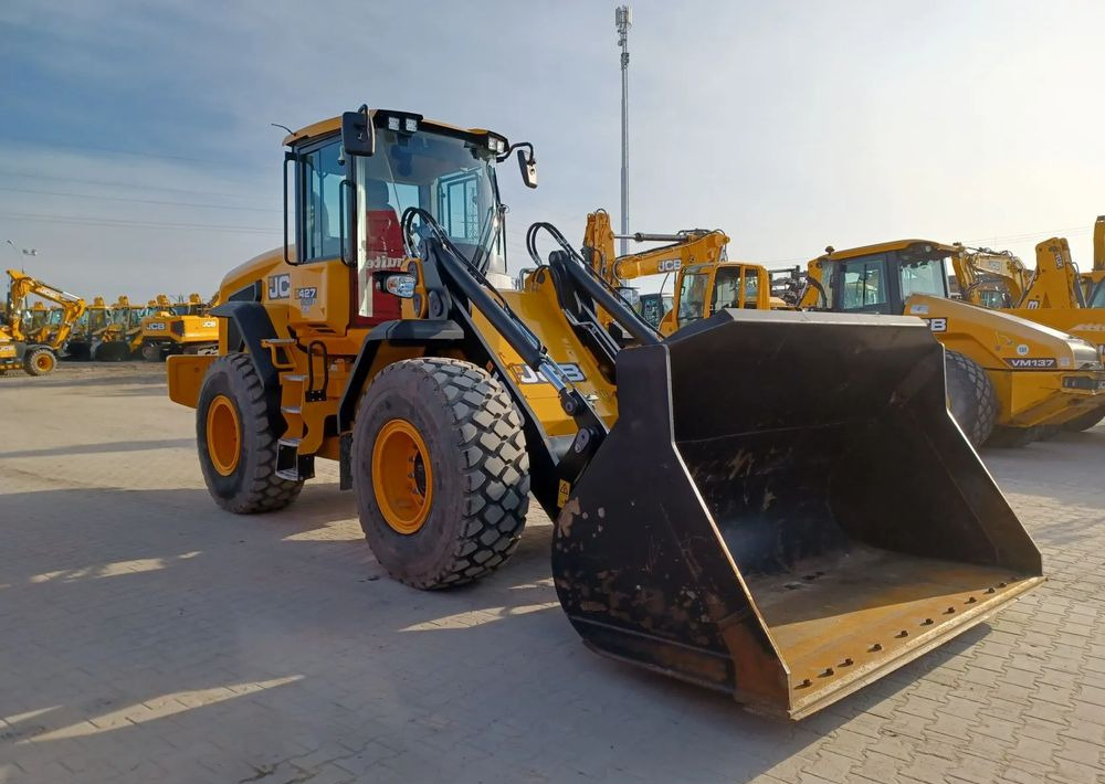 JCB 427 HT - حفارة على عجلات: صور 2 JCB 427 HT - حفارة على عجلات: صور 2
