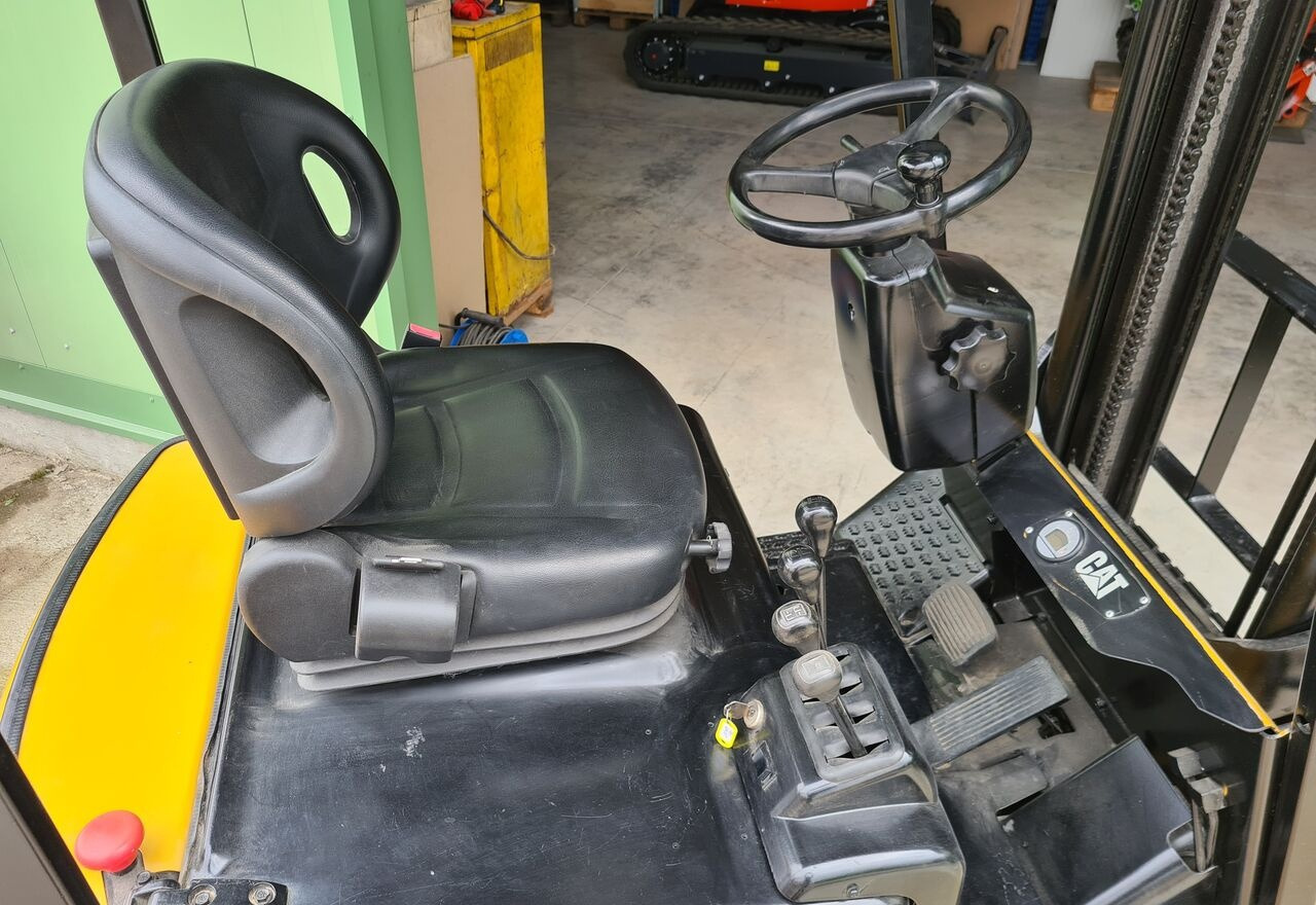 Caterpillar 15 - رافعة شوكية: صور 4 Caterpillar 15 - رافعة شوكية: صور 4