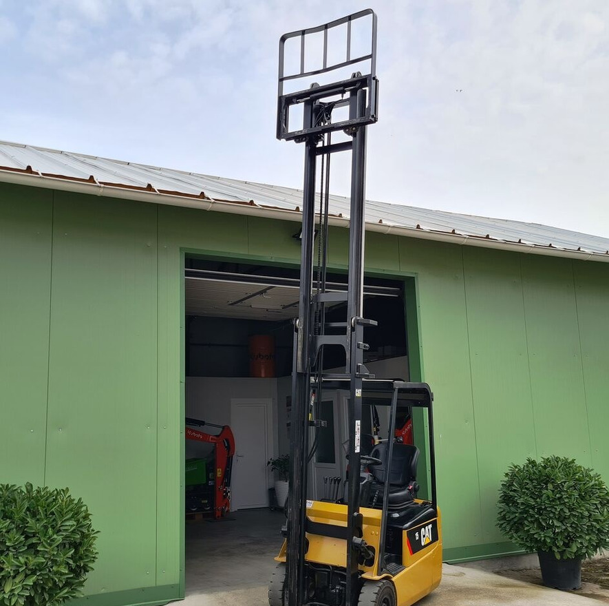 Caterpillar 15 - رافعة شوكية: صور 2 Caterpillar 15 - رافعة شوكية: صور 2