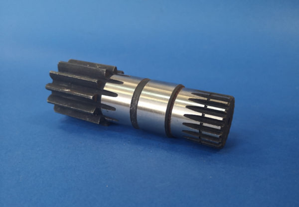 010220A Wałek silnika obrotu Caterpillar 301.6; nr Cat 144-5975, 139-7340 - محرك سوينغ - آلات البناء: صور 1 010220A Wałek silnika obrotu Caterpillar 301.6; nr Cat 144-5975, 139-7340 - محرك سوينغ - آلات البناء: صور 1