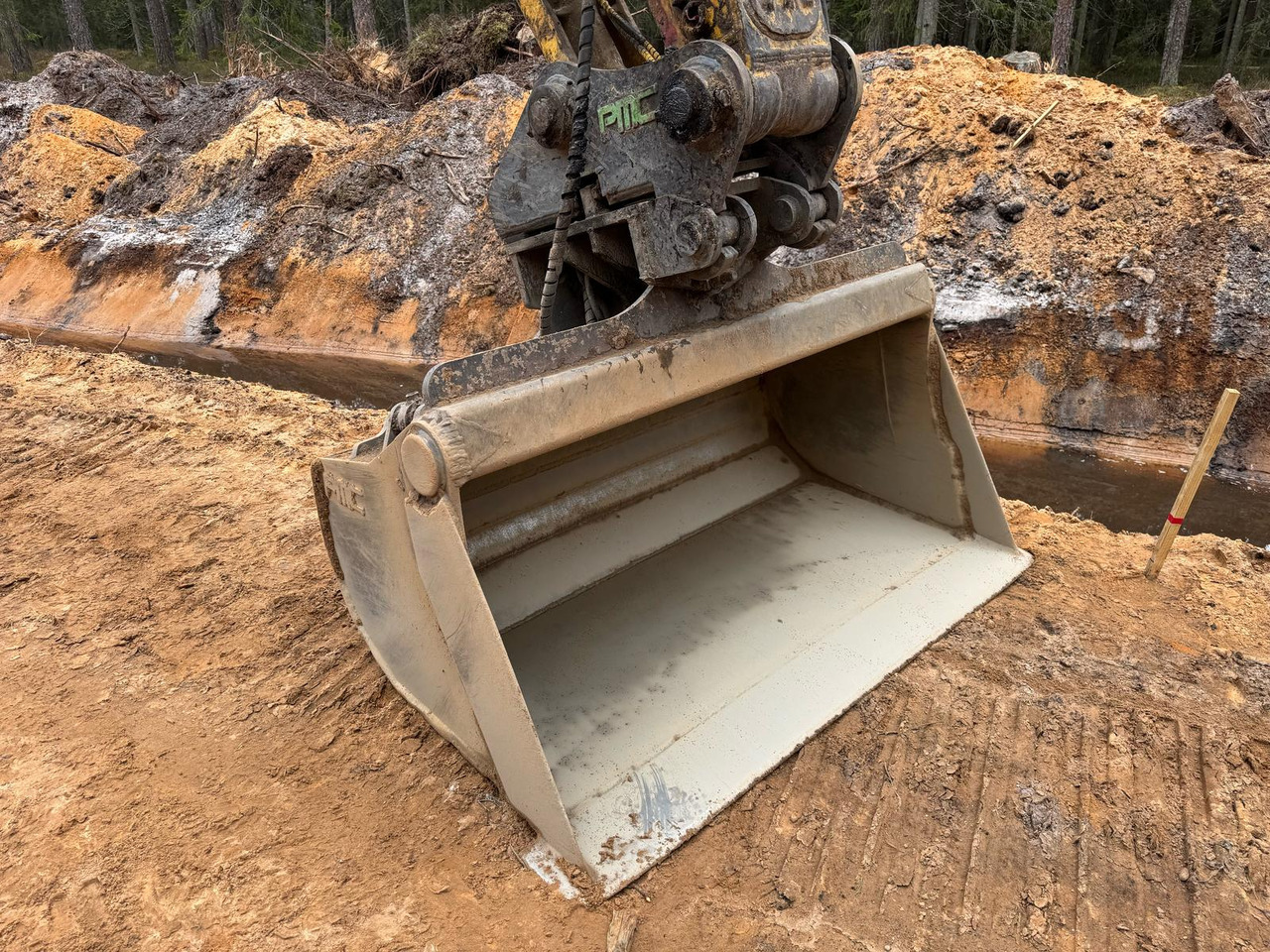 KOMATSU PC210LC-11 - حفارات زحافة: صور 5 KOMATSU PC210LC-11 - حفارات زحافة: صور 5