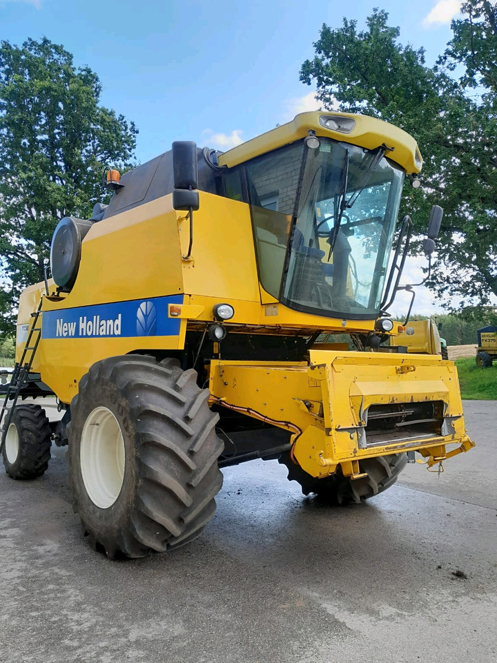 New Holland TC5070 - حصادة شاملة: صور 1 New Holland TC5070 - حصادة شاملة: صور 1