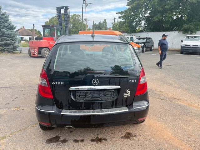 Mercedes-Benz A 180 A -Klasse A 180 CDI - سيارة: صور 4 Mercedes-Benz A 180 A -Klasse A 180 CDI - سيارة: صور 4