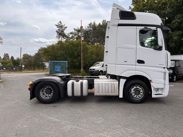 Mercedes-Benz Actros 1845 - شاحنة جرار: صور 5 Mercedes-Benz Actros 1845 - شاحنة جرار: صور 5